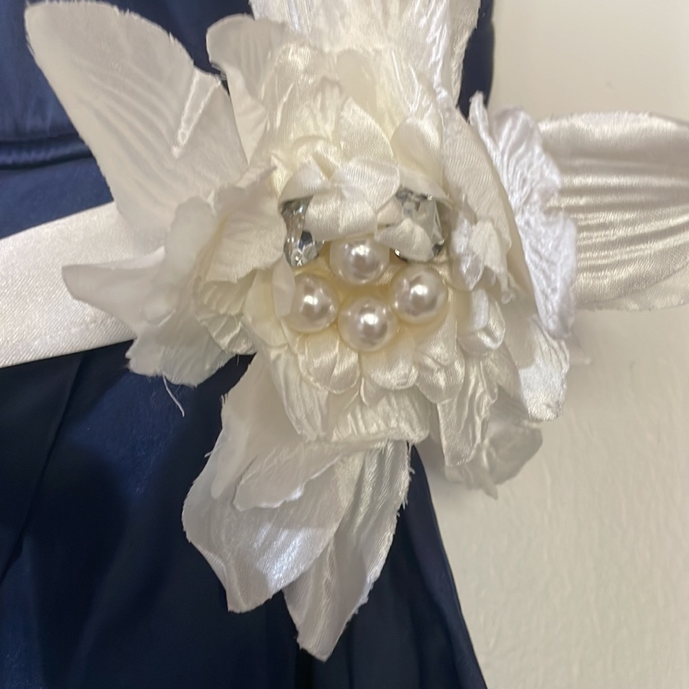 Navy blue dress with white bow and pearl, rhinestone flower 🤍 - Picture 2 of 5